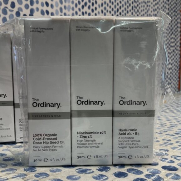 The Ordinary Face Serum Set - Hyaluronic Acid, Niacinamide, Rose Hip Seed Oil - Picture 2 of 4